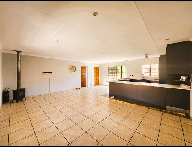3 BEDROOM TOWNHOUSE FOR SALE IN RIVERSDALE